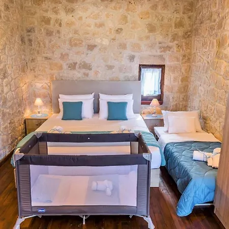 Modern Stonebuilt - Sea & Pine Views Vila