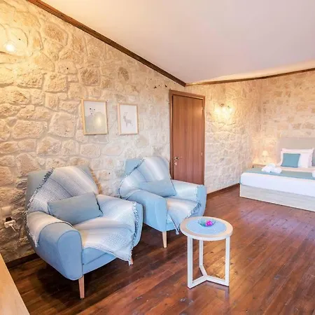Villa Modern Stonebuilt - Sea & Pine Views