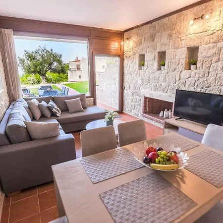 Villa Modern Stonebuilt - Sea & Pine Views *